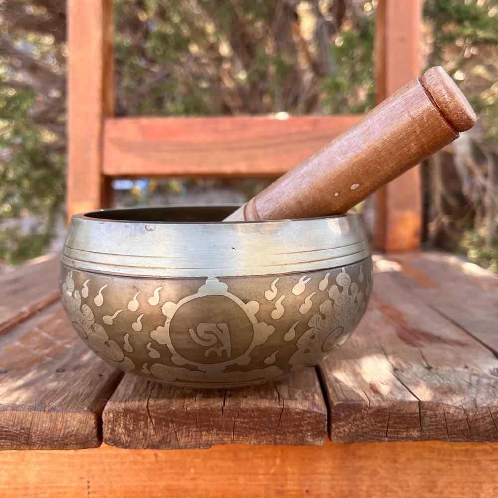 Vintage Tibetan Buddhist chakra bronze & brass 5” singing bowl & wooden mallet
